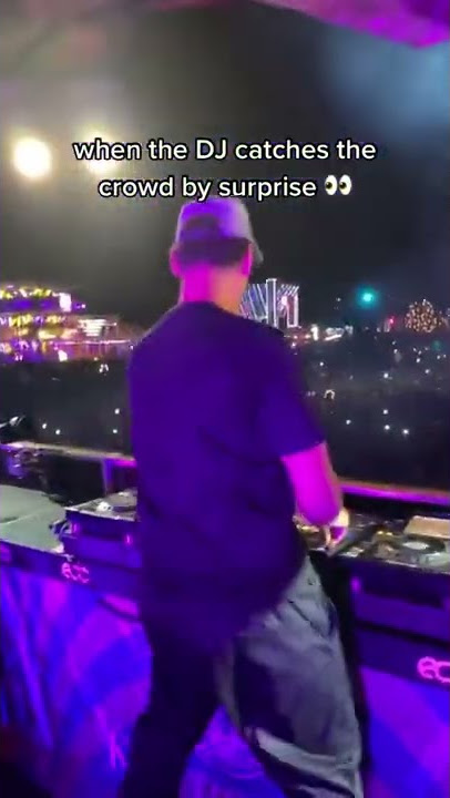 When the DJ catches the crowd by surprise 👀