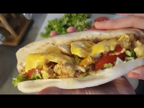 Vidéo: Comment Faire Un Sandwich Chaud Aux Saucisses De Poulet, Aux Pommes Et Aux Amandes