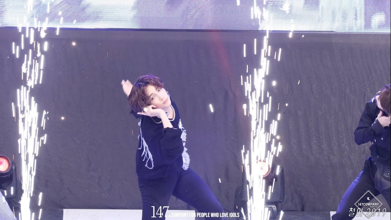 txt HUENINGKAI Run Away 투모로우바이투게더 휴닝카이 9와4분의3승강장에서너를기다려 191218 4k BY 147Company 라디오공개방송 직캠 fancam