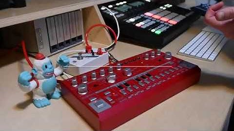Behringer TD-3 Demo with Maschine and a Forza