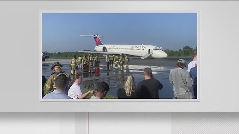 Photos | Delta flight from Atlanta safely lands without nose gear