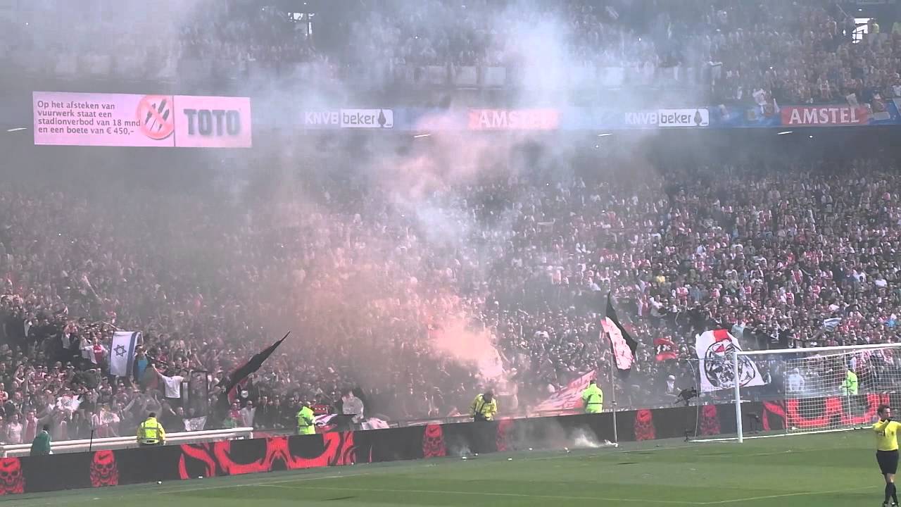 moeilijk tevreden te krijgen Veilig stem Bekerfinale Pec Zwolle - Ajax : Pyro ( ingezonden filmpje ) - YouTube