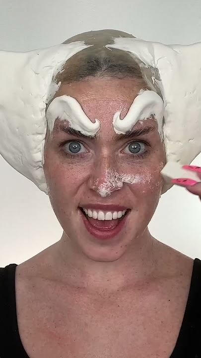 My name’s Huggy Wuggy!!! Poppy Playtime makeup! 😱