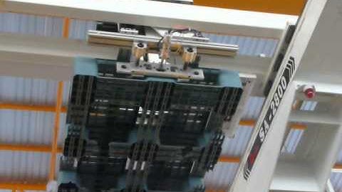 SA robot 32kg plastic pallet take out