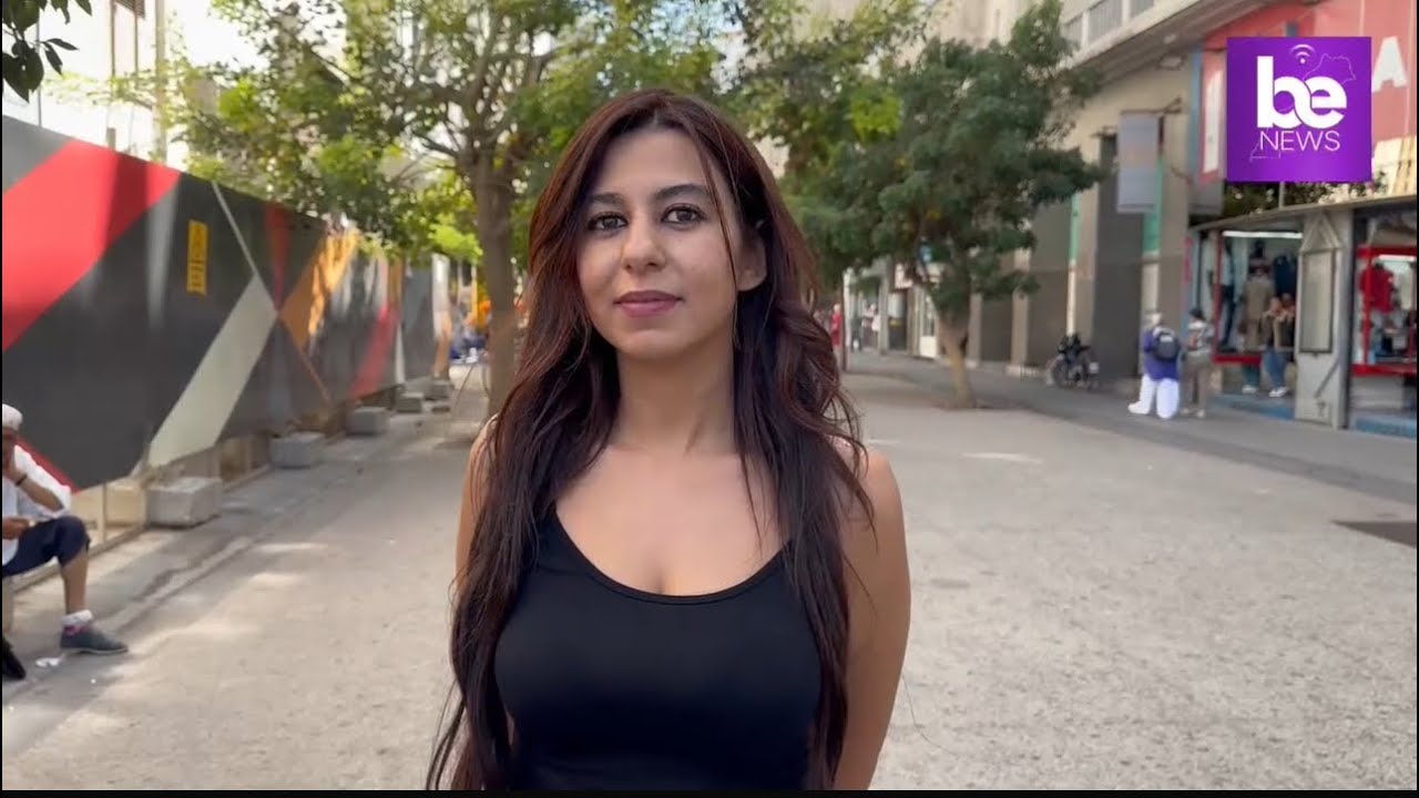 مهاجرة مغربية تُدعى سارة تعود من إسبانيا للاستقرار في وطنها الأم، مُفضِّلة دفء العائلة وجمال الحياة