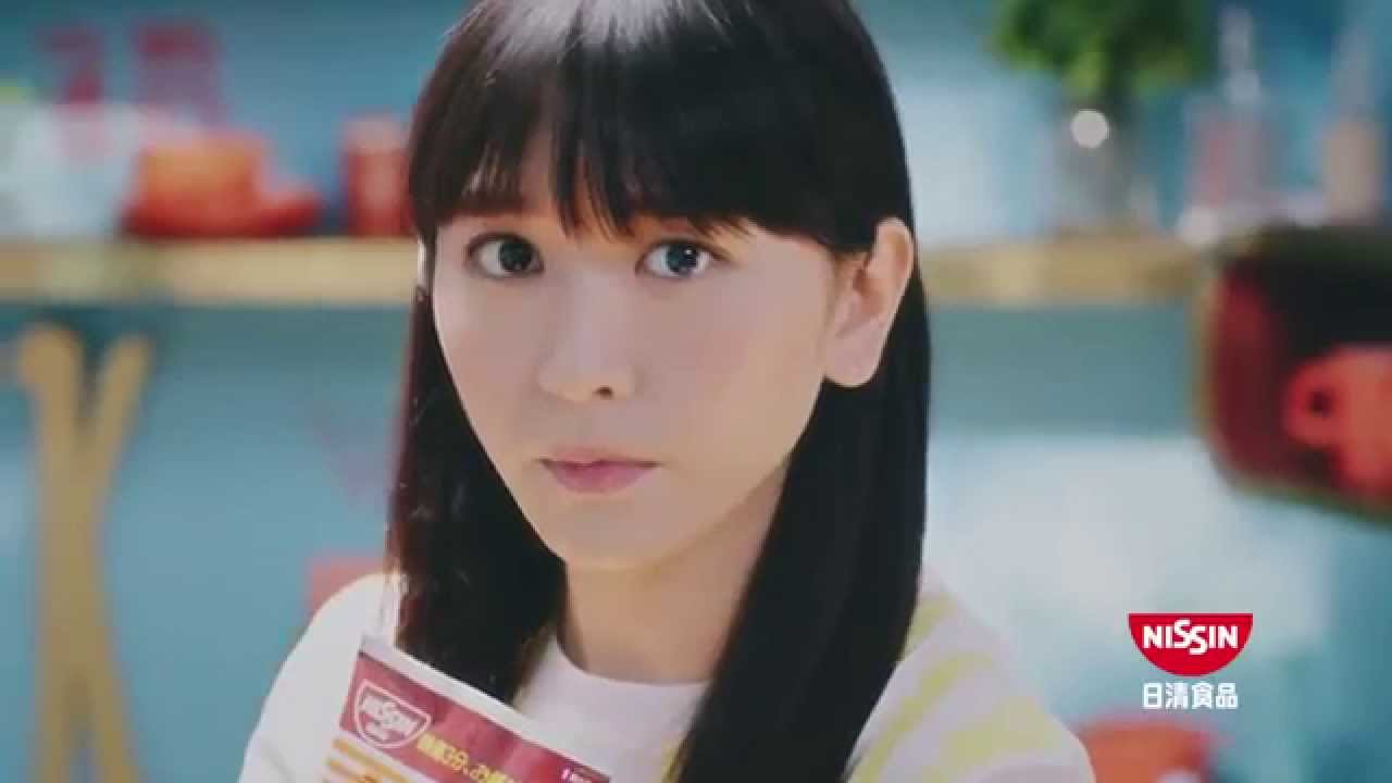 新垣結衣 ガッキーがcmで披露したことで話題になり 一躍チキンラーメンの食べ方の定番になった かまたまチキンラーメン Youtube