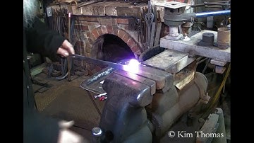 Forging an 18Th century  Ratchet Trammel hook  Part 4 : The Magic of this Design