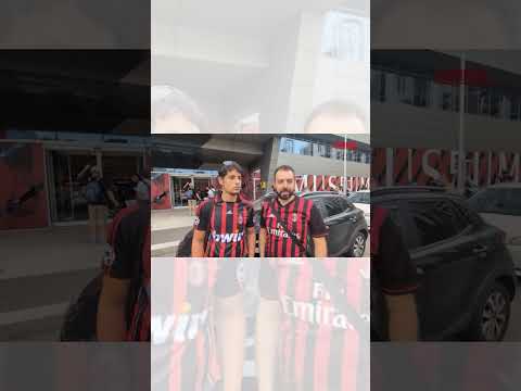 Video Fiori e la maglia numero 6 a Casa Milan per l'addio a Franco Baresi: l'omaggio dei tifosi