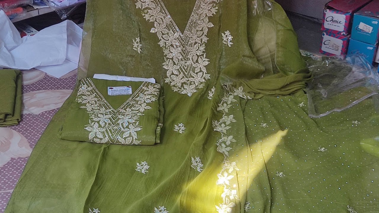 Party wear suito ki dmakedar sel ......9996178325