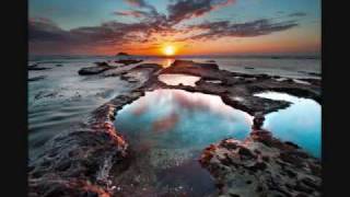 CYNE - Pretty Apollo ( Lyrics )