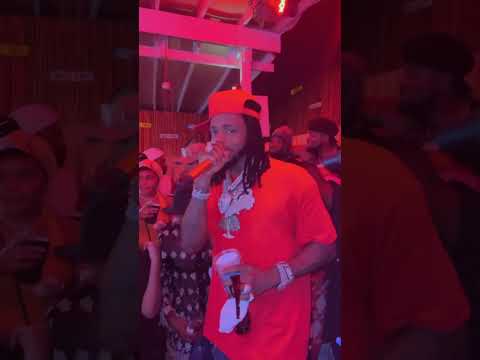 Diamond Platnumz Sings Nenda Kamwambie Diamondplatnumz Kamwambie Wasafi Whattowatch