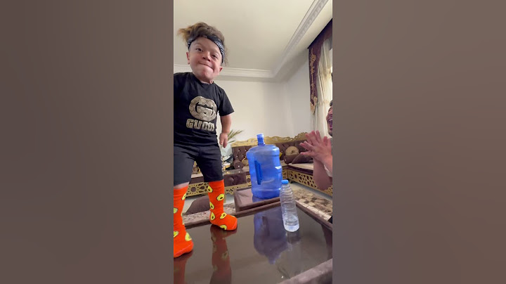 ‏تحدي القارورة بين يحيى وعزت وعزت اللي فاز ￼😂😂😂😂😂 #يحيى_الزعبي