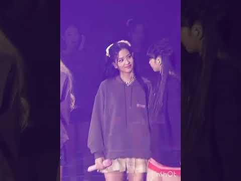 blackpink crying moments i first time saw jisoo is crying 😭