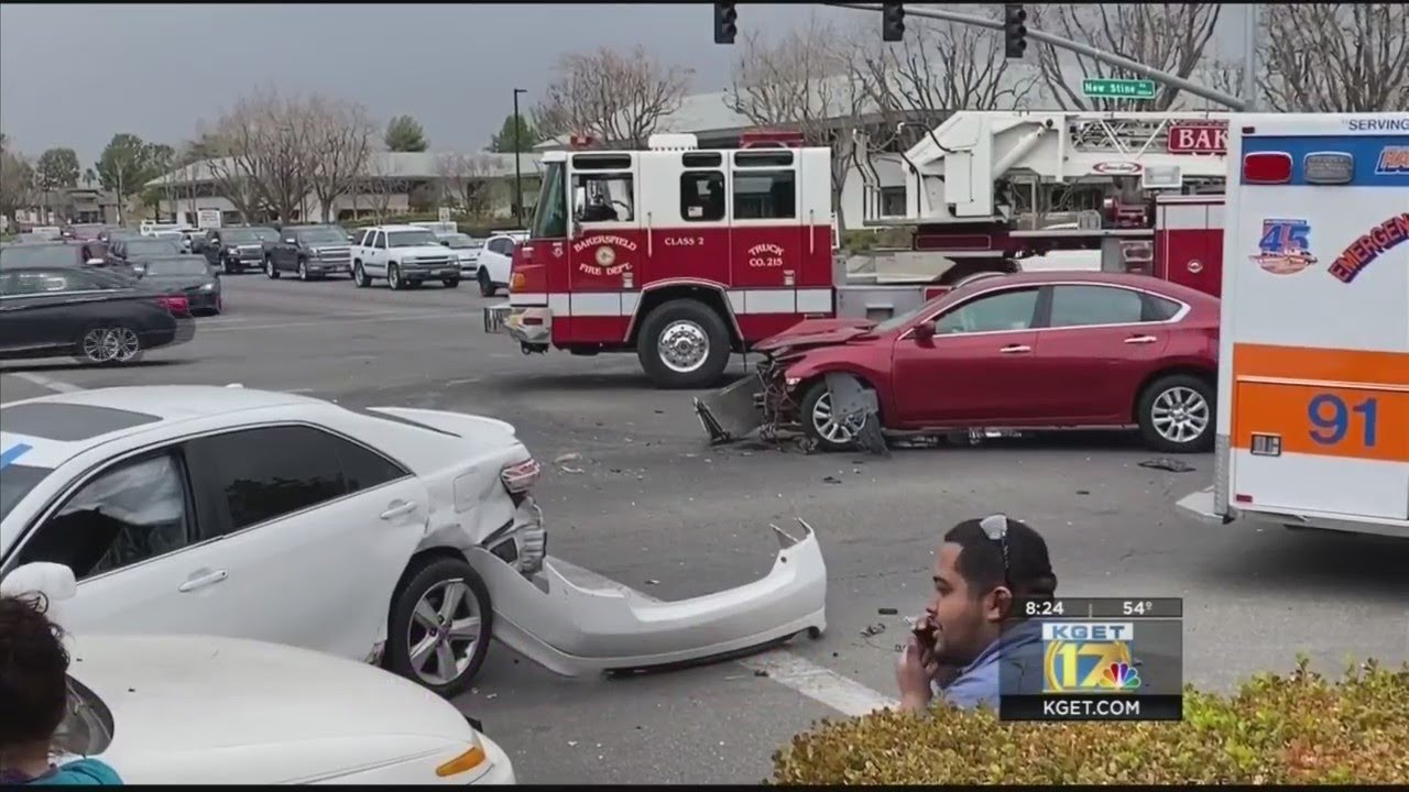 Multiple cars caught in crash in Southwest Bakersfield YouTube