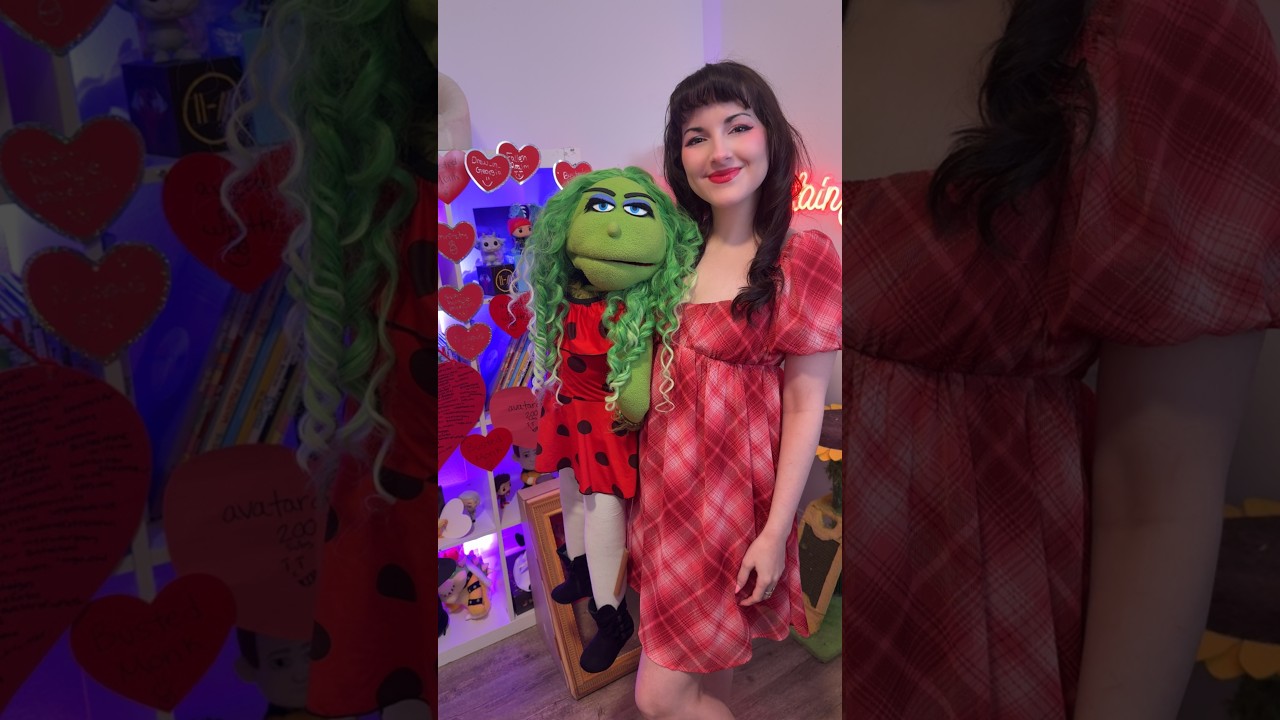 🔴Singing and Improv Ventriloquism w/Grinchy🔴 and gaming Later 😄🎮
