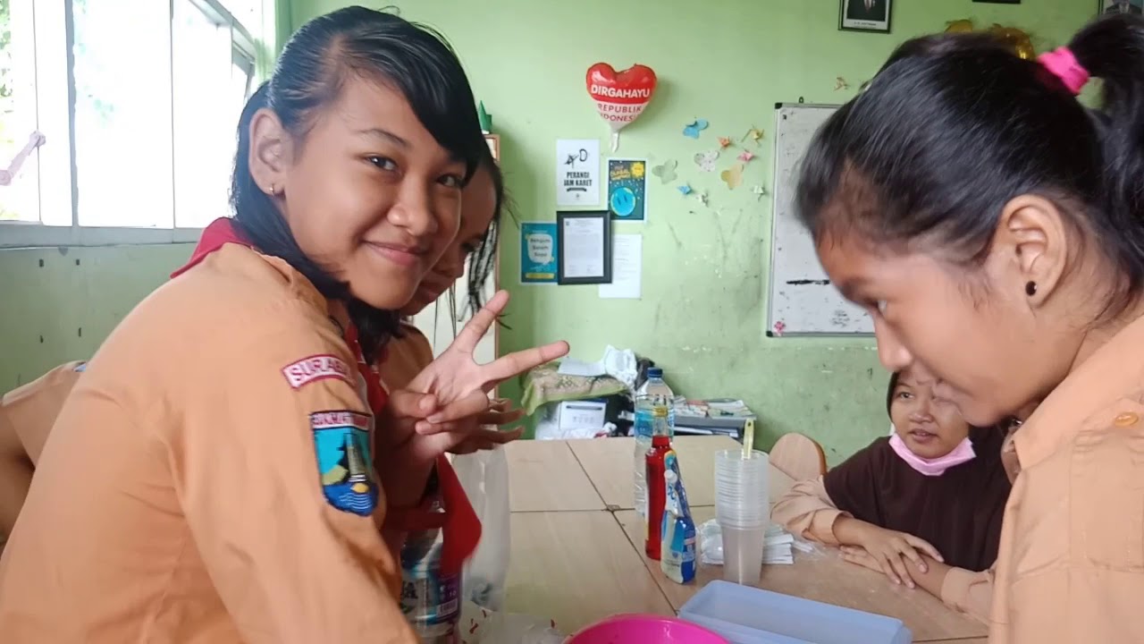 SDN Manukan Kulon 2 Surabaya " Proses Pembuatan Es Cincau" - YouTube