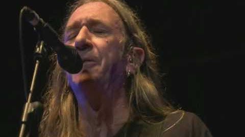 Rosendo- Por meter entre mis cosas la nariz