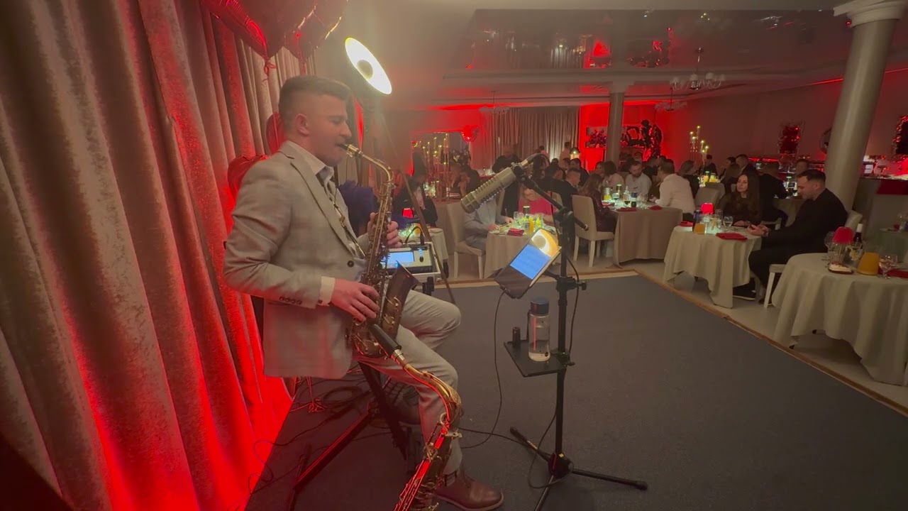 It's Only A Paper Moon - Wojciech Kołek