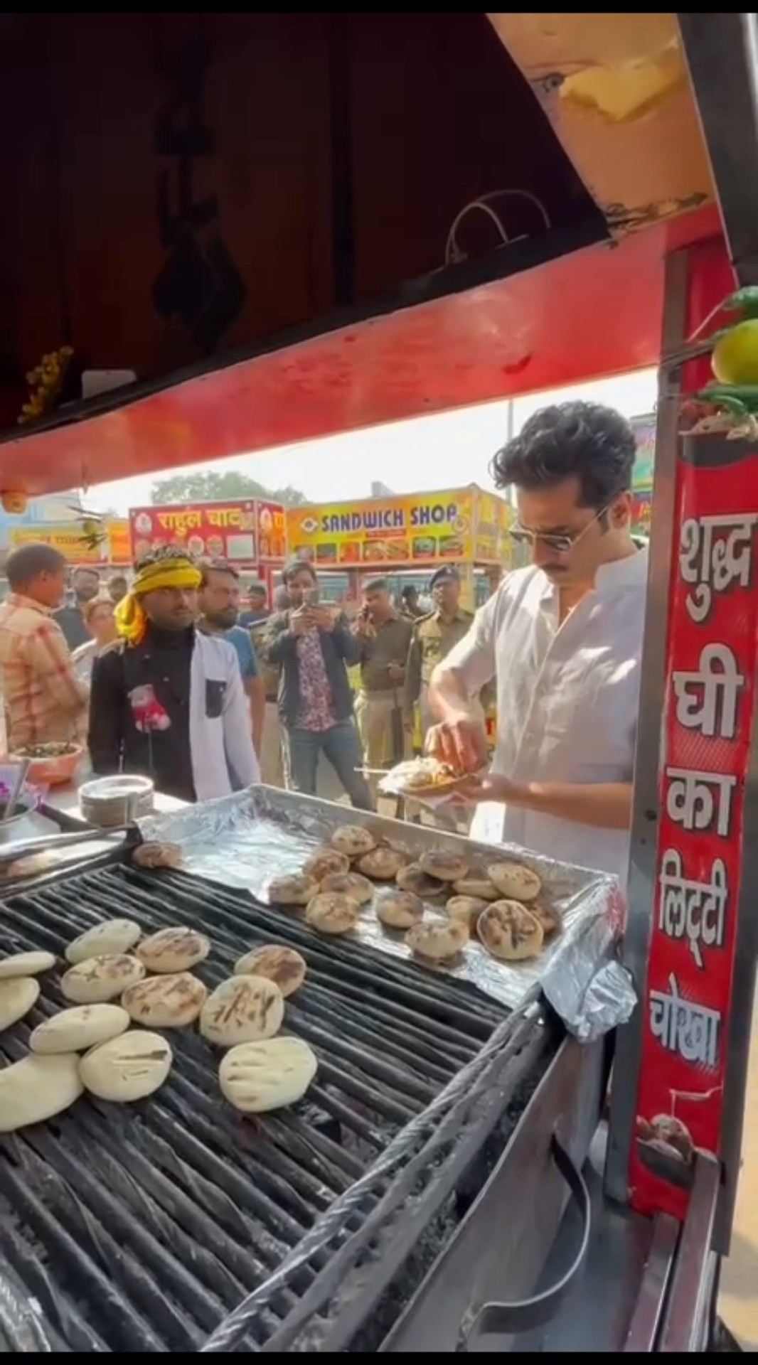 Vicky Kaushal ENJOYS eating Bihar's Litti-Chokha during Chhaava's promotions ? #shorts #vickykaushal