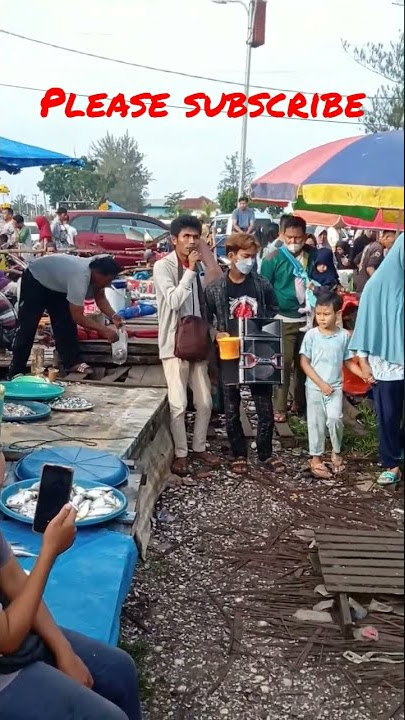 bikin merinding suara pengamen buta ini buat semua orang dipasar ikut bernyanyi #shorts #tiara #kris