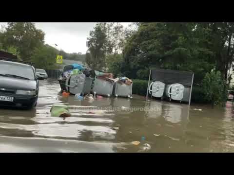 В затопленном Сочи поплыл мусор