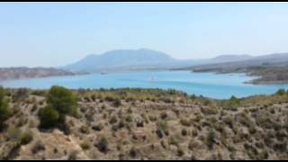 Medios aéreos en el Embalse del Negratín cargando agua (Incendio Forestal en Quesada) 02
