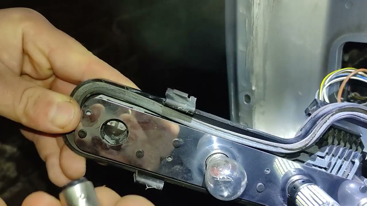 Side Light Bulb not working. Bad connection Troubleshooting.