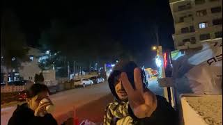 Ülkeyi gezen evsizler sokak köşesinde munchies yapıyor (ÇILGIN VİDEO)