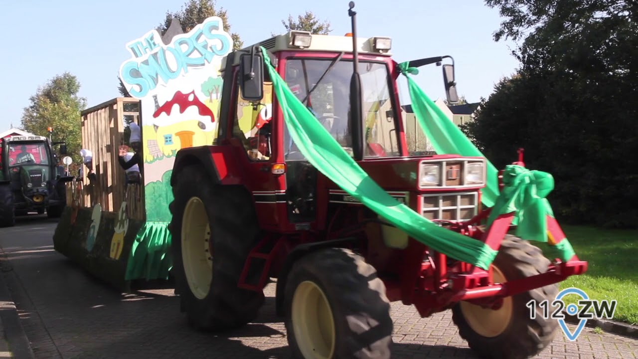 Optocht tijdens het Doarpsfeest 2017 in De Westereen