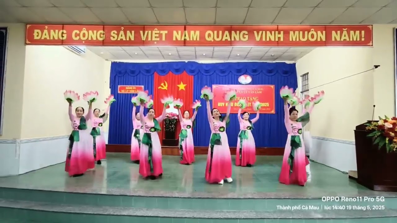 BÁC HỒ MỘT TÌNH YÊU BAO LA