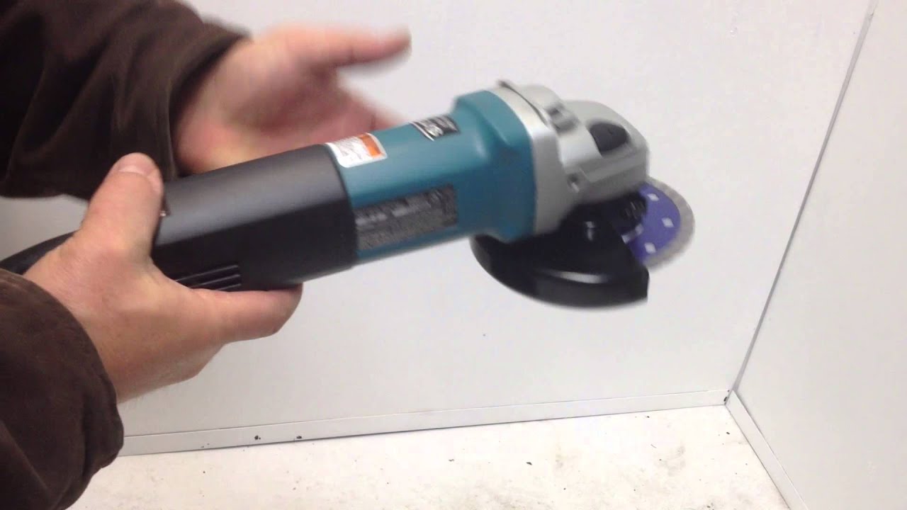 AMOLADORA 125 1400W REGULABLE 9565CVR MAKITA