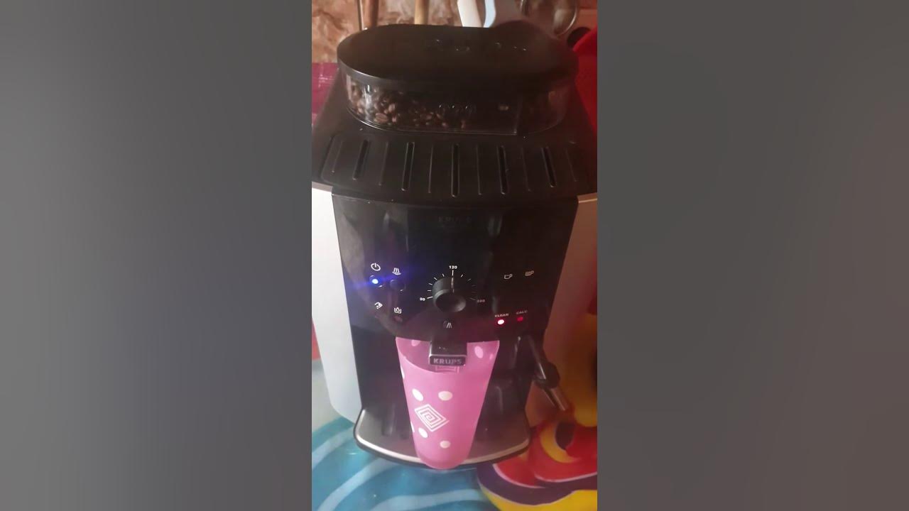 На кофемашине горит clean. На кофемашине горит clean