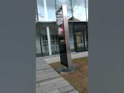 Außenpylone mit zwei Monitoren - YouTube