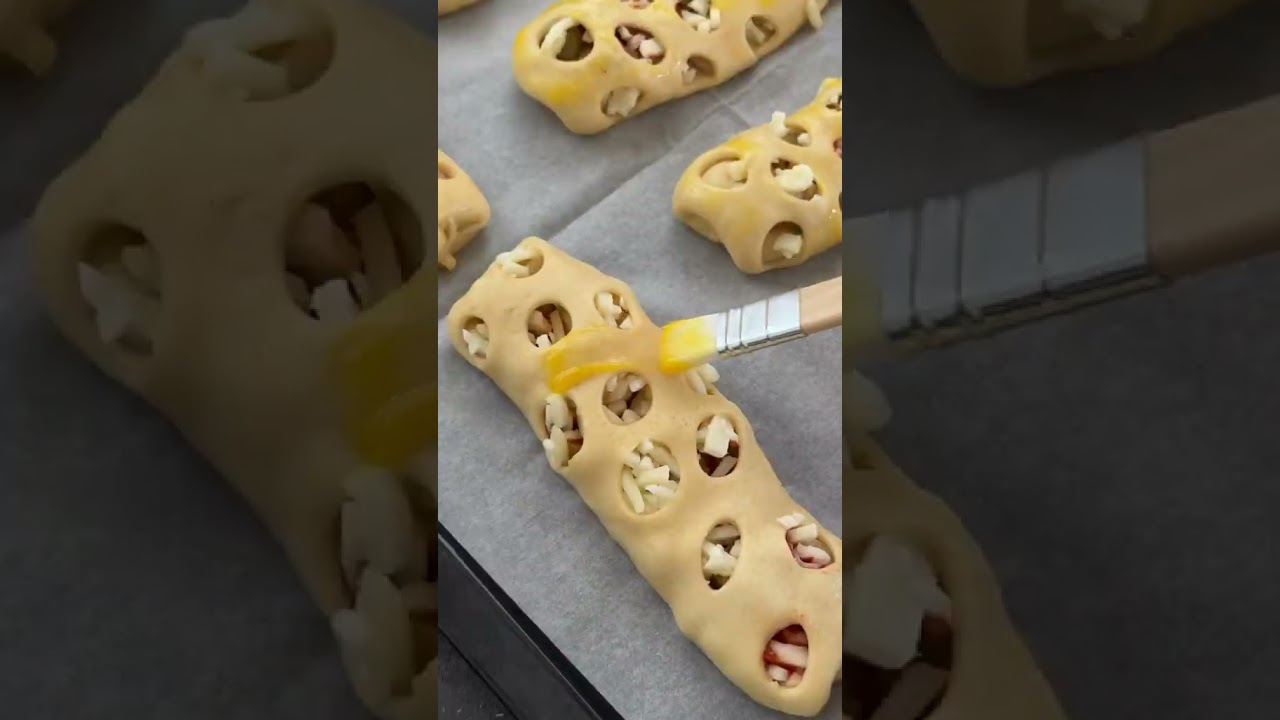 לחמניות פיצה רכות ואווריריות עם גבינות