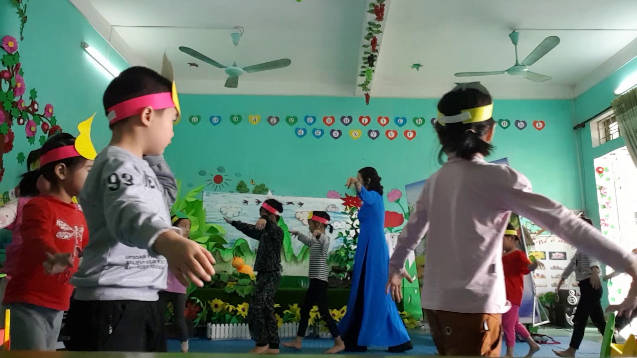 Chuyện quả bầu tiên cô giáo Hòa mnhp thao giảng.