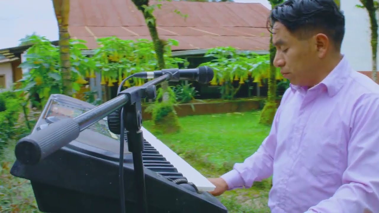 Cruzando un valle Voy .. Cantante Alfonso Lopez