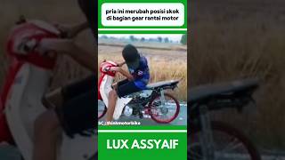 Pria Ini Merubah Posisi Skok Di Bagian Gear Rantai Motor