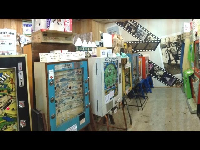 10円ゲーム機勢ぞろい！駄菓子屋ゲーム博物館 - YouTube