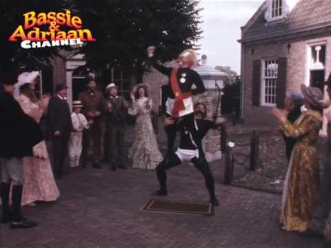 Bassie & Adriaan - Straatacrobaat