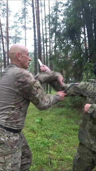 Защита против ножа. Удар в корень носа и локтем в затылок и все! Вадим ...