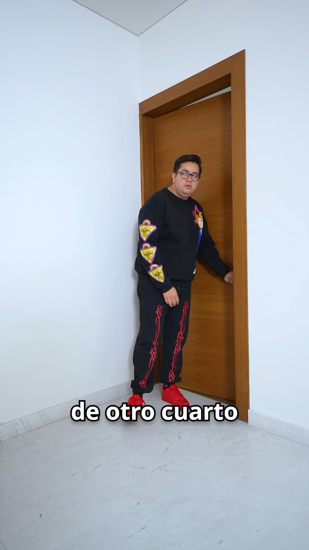 ¡Mi hermano ESCONDE algo en su CUARTO! ?