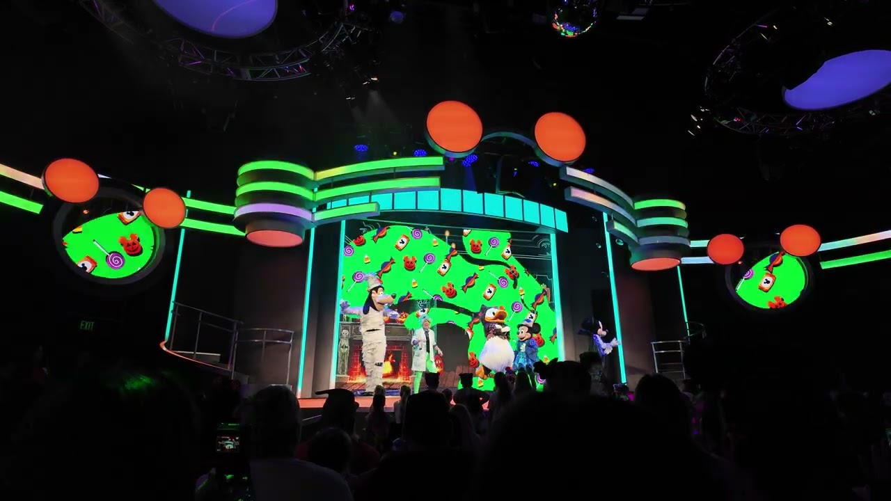 Mickey's Trick and Treat - Disney CA 2025