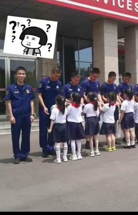 小朋友給消防員送粽子結果意外跑偏，藍朋友：我很丑？那我走？