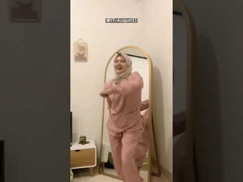 Perawat, cantik, pinter