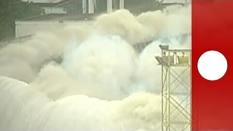 Massive demolition video: Overpass brought down by 1 tonne of explosives in Rio