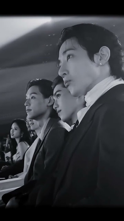 in front of those handsome guy, I can see nobody but Shen Yue  #shenyue#shenyueyeah#mooncakes#yueyue