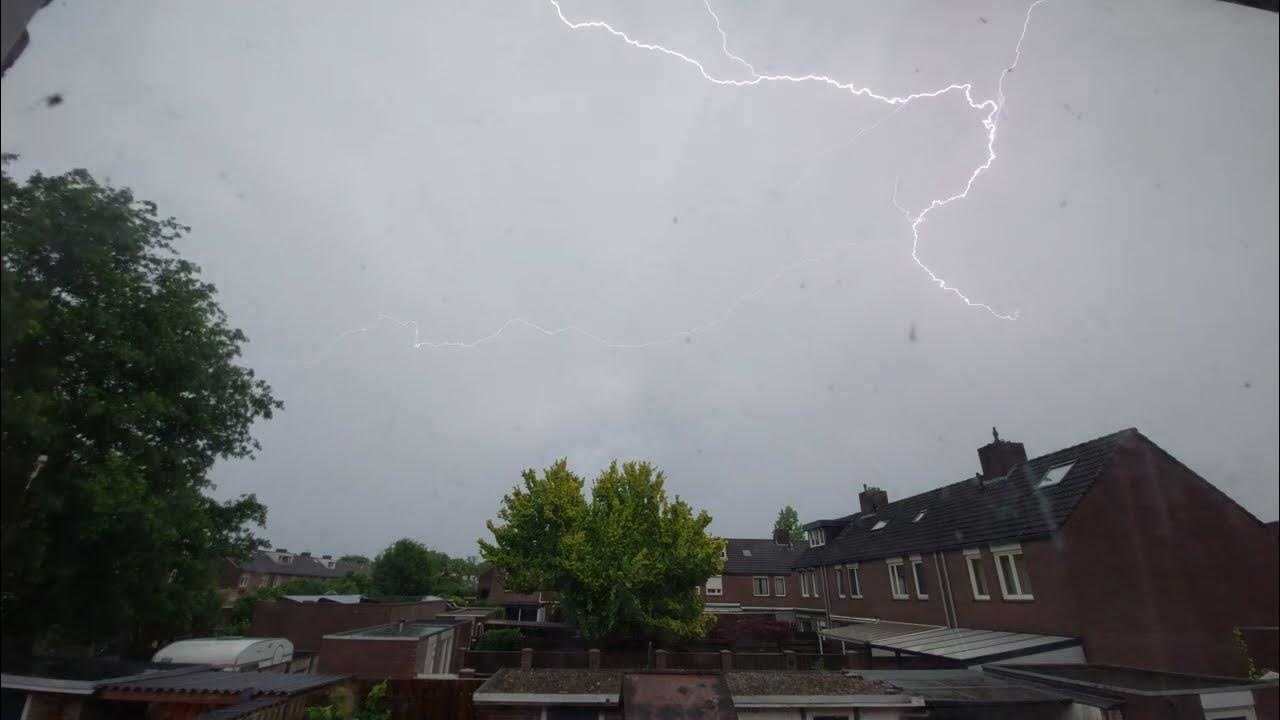 Onweer boven Eindhoven 19-05-2022 - YouTube