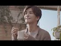 三代目JSB岩田剛典、優しい歌声披露！ 萌え袖＆両手持ちでコーヒー