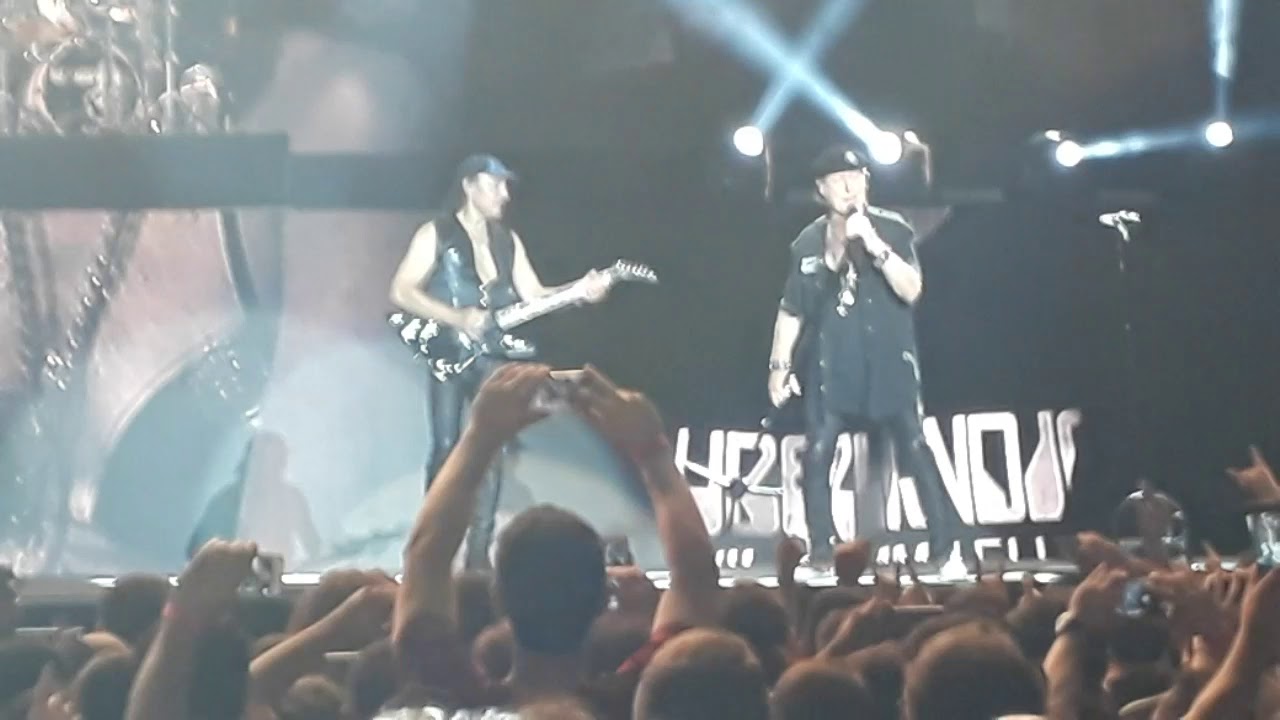 Scorpions like hurricane. Rock you like a Hurricane Live.