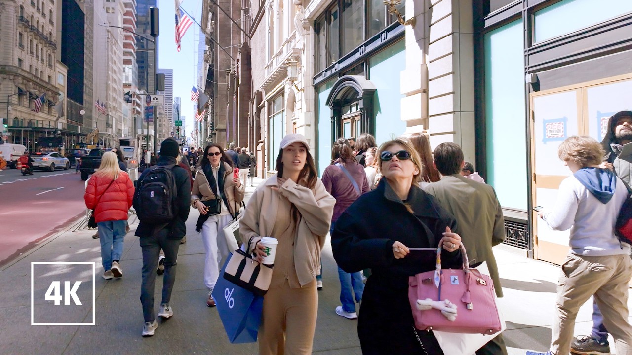 New York, Amerika Serikat | Avenue Tourist Crowds on Fifth | Tur Jalan Kaki 4K